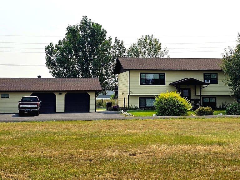 2970 Canal Cir photo 1