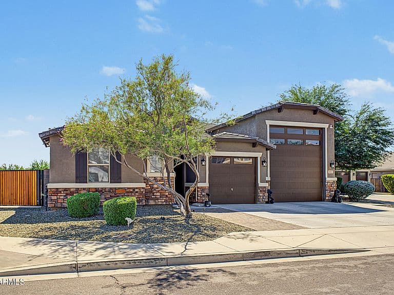 8031 W ENCINAS Lane photo 2