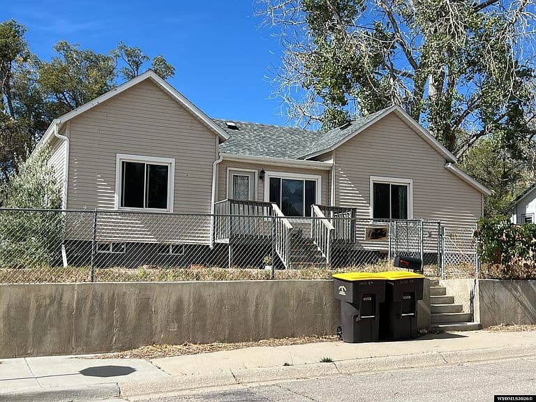 1004 9th St photo 1