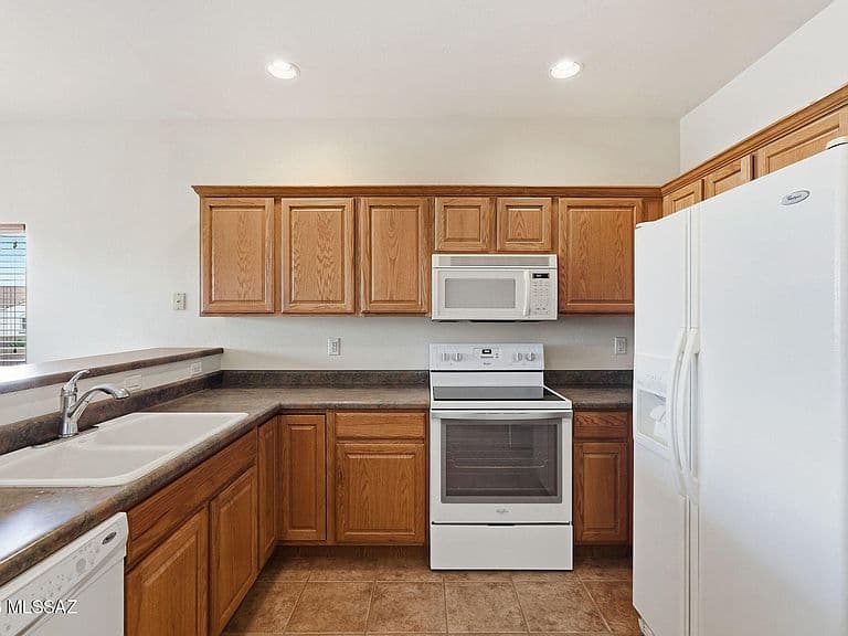2195 S Pecan Vista Dr photo 3