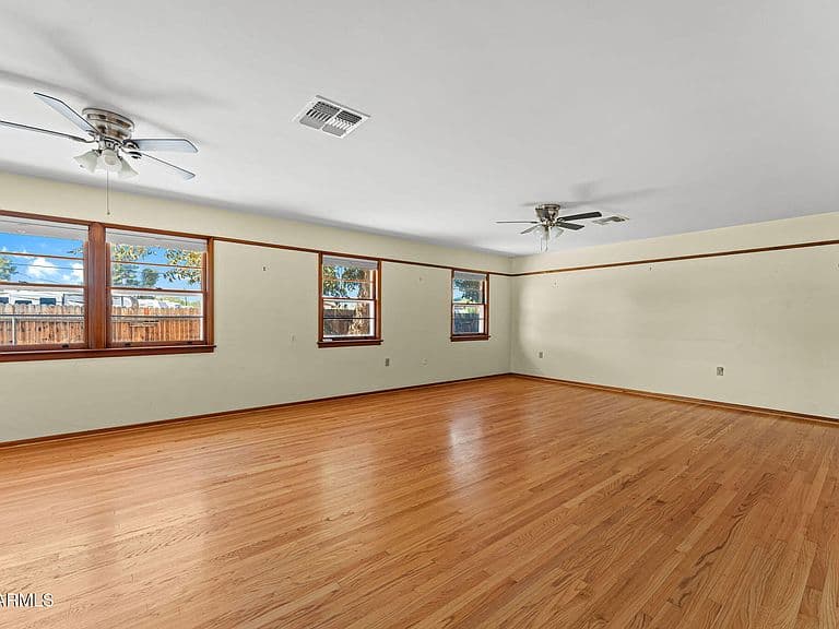 296 GENUNG Avenue photo 3