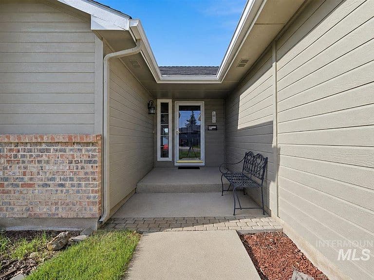 2307 Pisces Dr photo 3