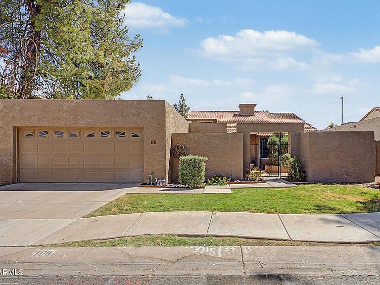 709 N LARKSPUR Street photo 1