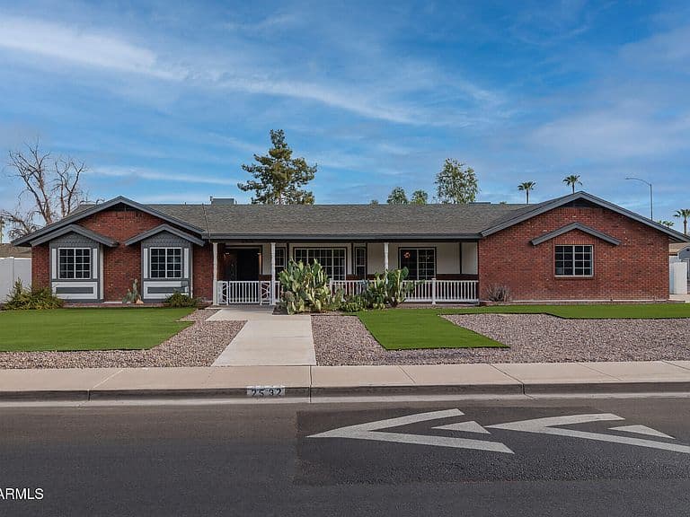 2532 E PUEBLO Avenue photo 2