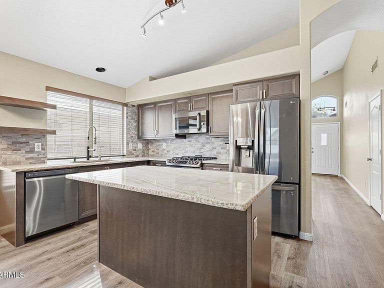 702 E KYLE Drive photo 2