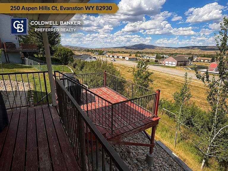 250 Aspen Hills Ct photo 2