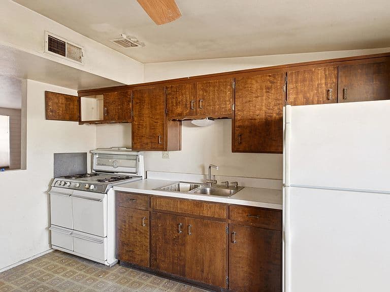 613 W Calle Siglo photo 5