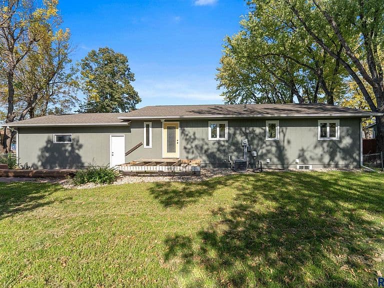 421 W Charish St photo 5