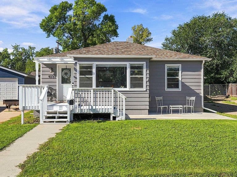 4131 Pleasant Dr photo 1