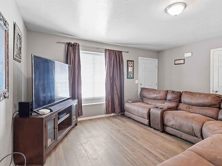5506 S Pepperview Way photo 5
