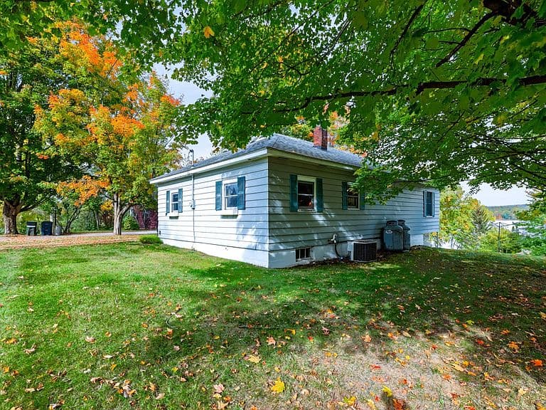 230 Campbell Road photo 5