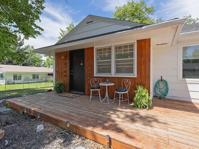 2746 W Saint Anne St photo 2