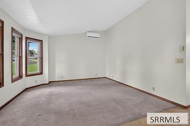 2727 Clearwater St photo 5
