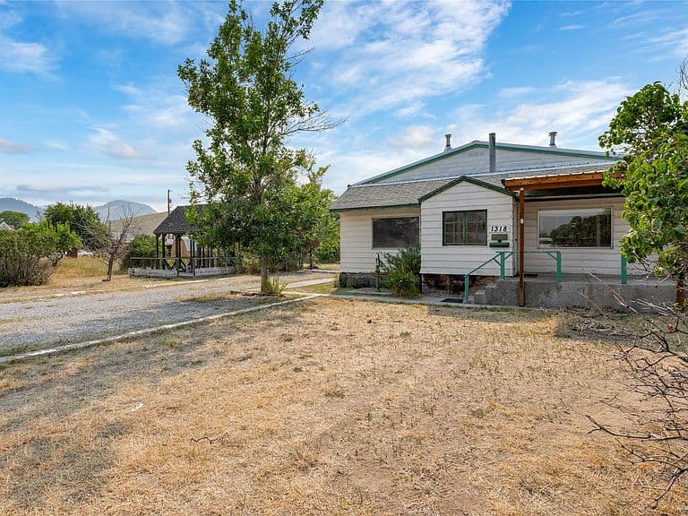 1318 Williams St photo 2