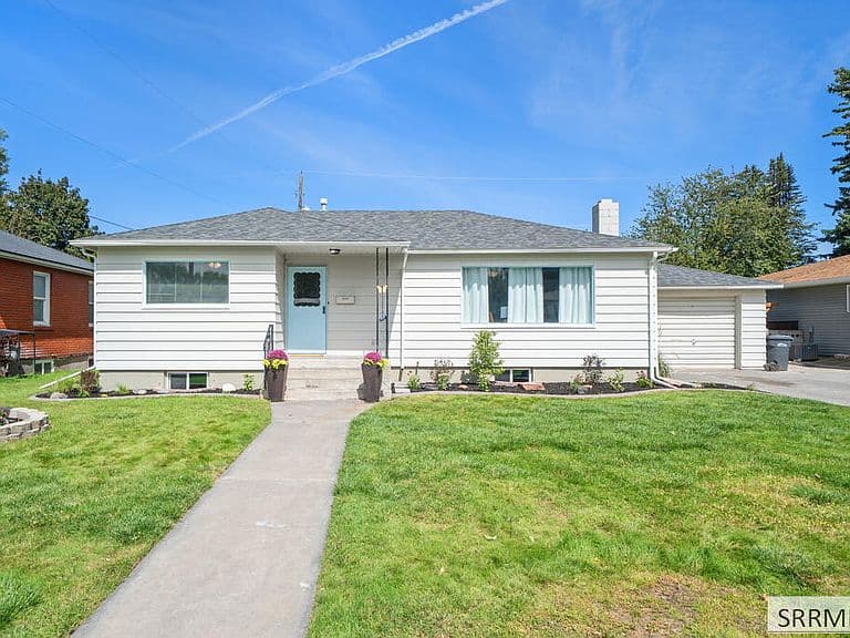 1085 Syringa Dr photo 2