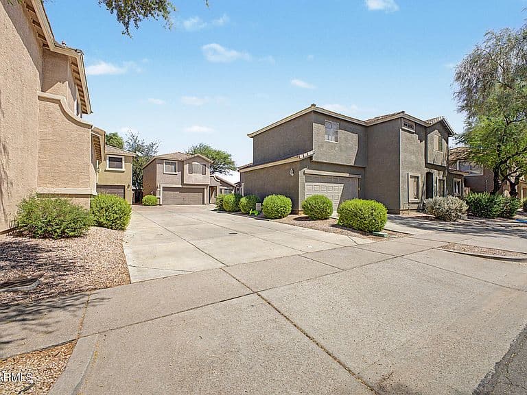 4038 E MELINDA Lane photo 2