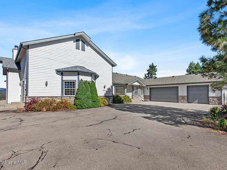5522 E Aripa Rd photo 2