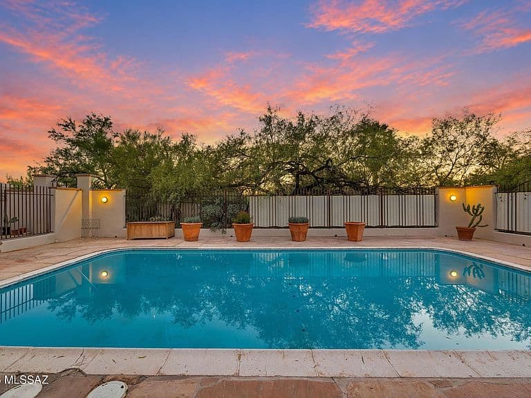 6625 N Casas Adobes Rd photo 4