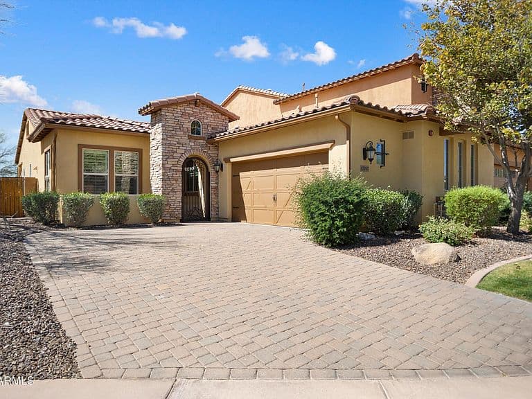 12047 W RED HAWK Drive photo 3
