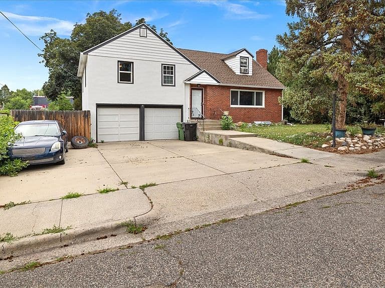 2424 Elizabeth St photo 1
