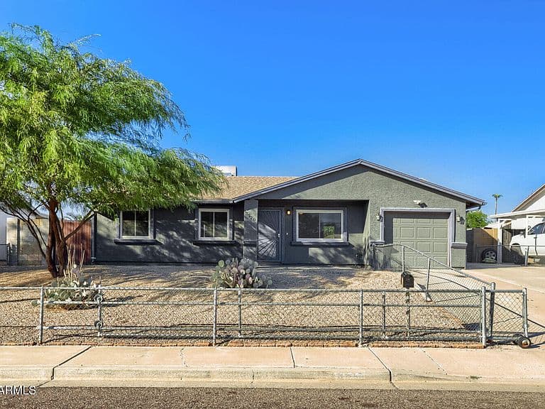 3220 W GROVERS Avenue photo 1