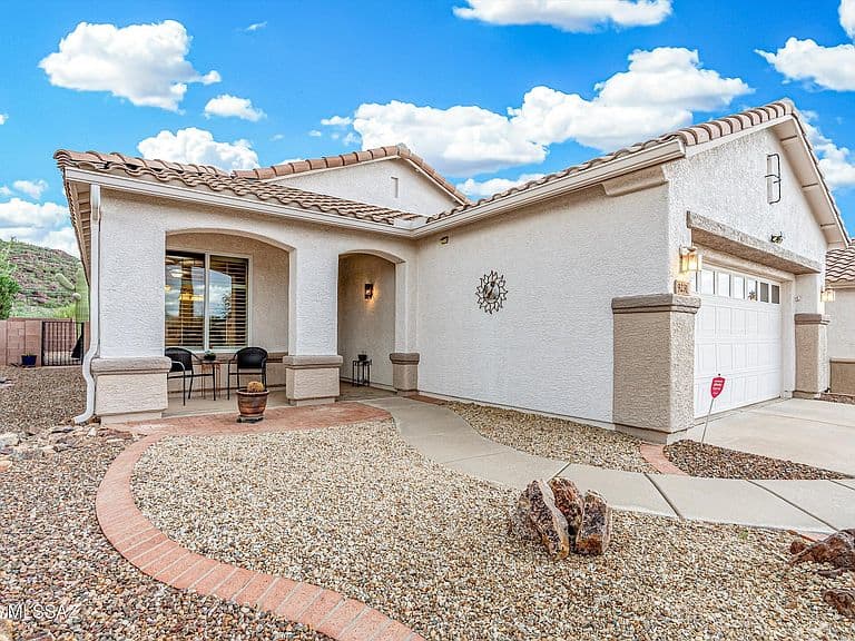 9231 N Crimson Stone Pl photo 1