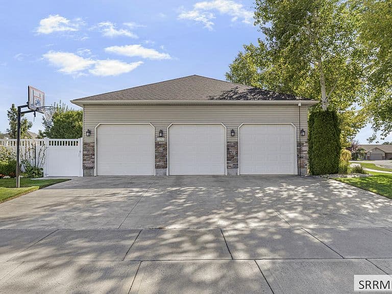 1253 Arrow Point Ln photo 5
