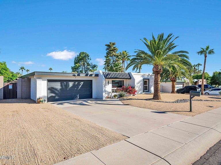 2420 E SHANGRI LA Road photo 2