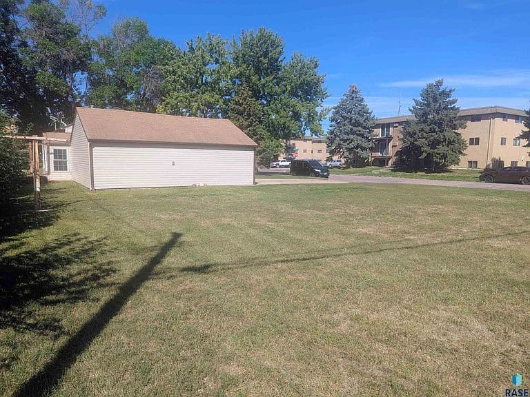 1202 N Prairie Ave photo 3