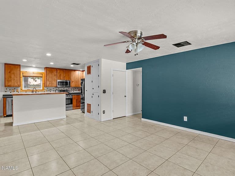 3302 N Alta Vista Dr photo 4