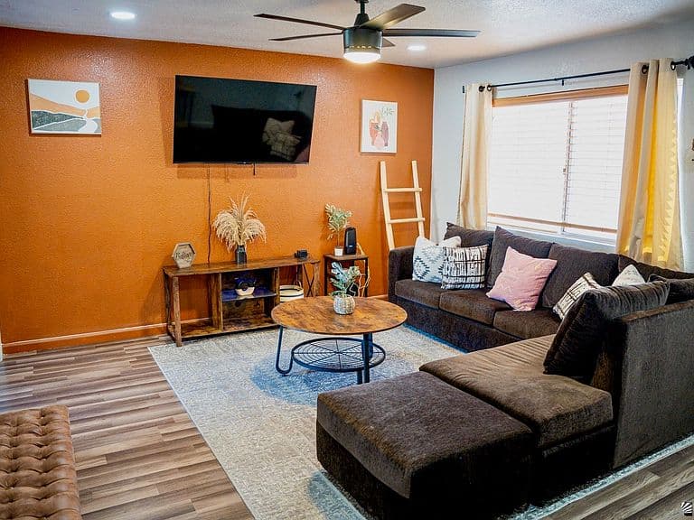 2490 W Yowell Ct photo 2