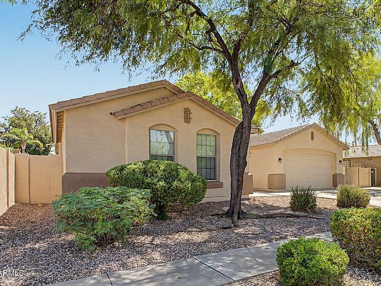 11217 N 157TH Avenue photo 3