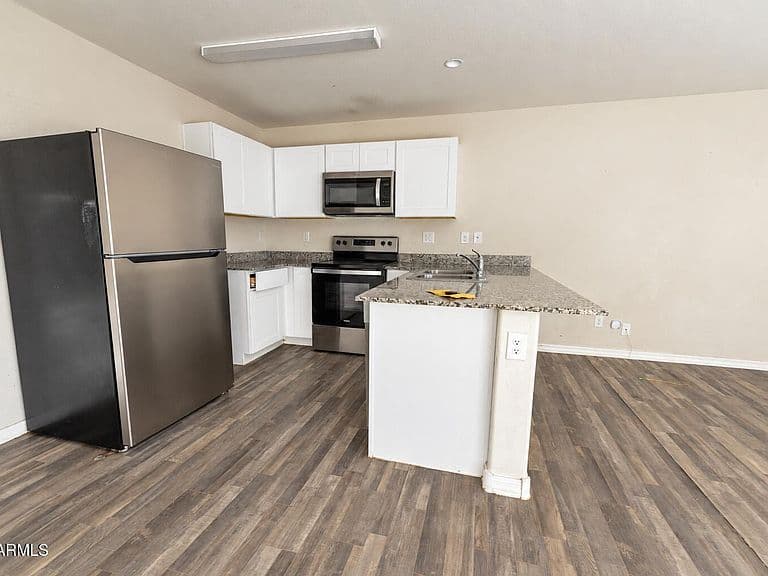 15545 S CHERRY HILLS Drive photo 3