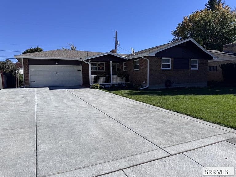 354 Pinon Dr photo 3