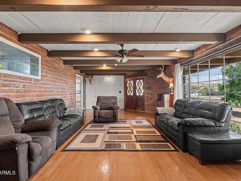 590 CONSTELLATION Road photo 3