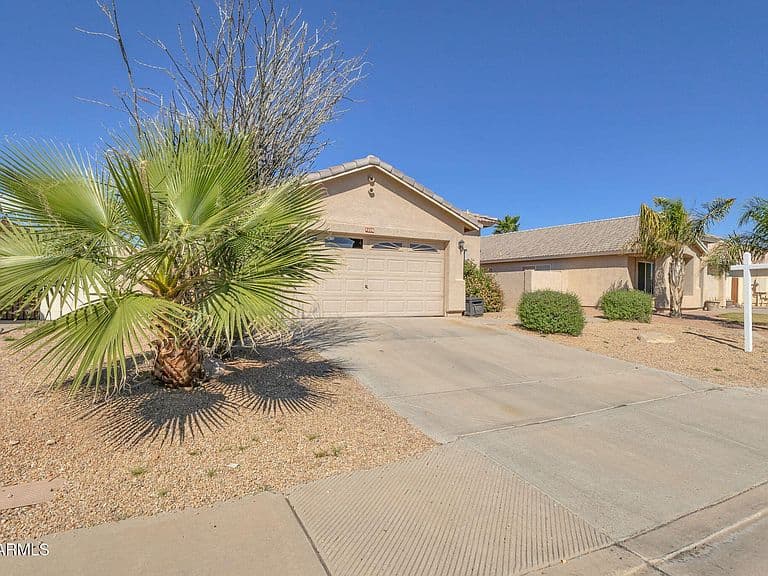 9236 E MEDINA Avenue photo 3
