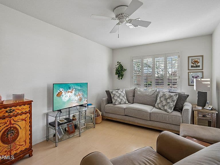 16036 N 11TH Avenue #1137 photo 3