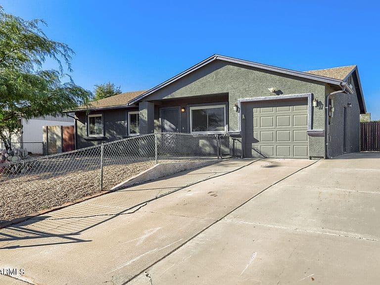 3220 W GROVERS Avenue photo 3