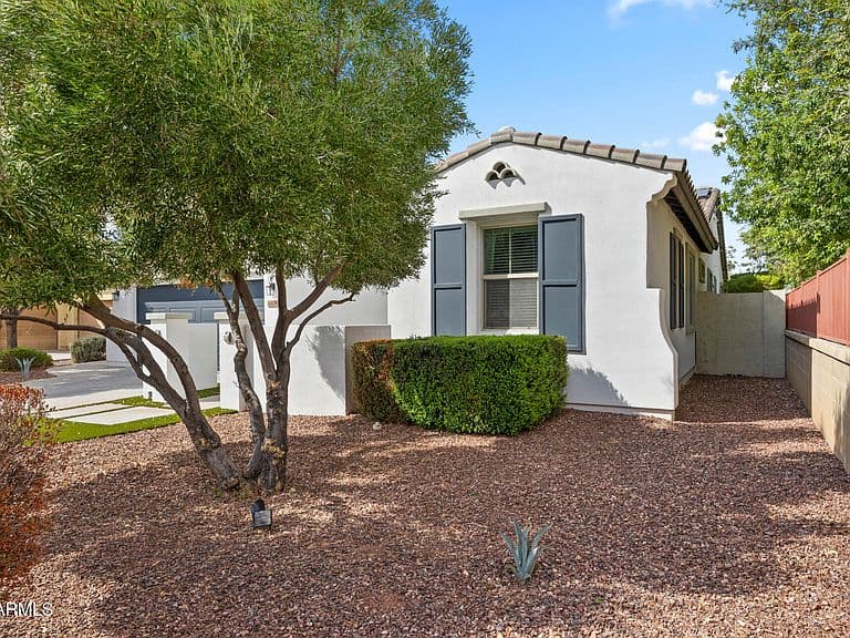 14874 W LUNA Circle photo 3