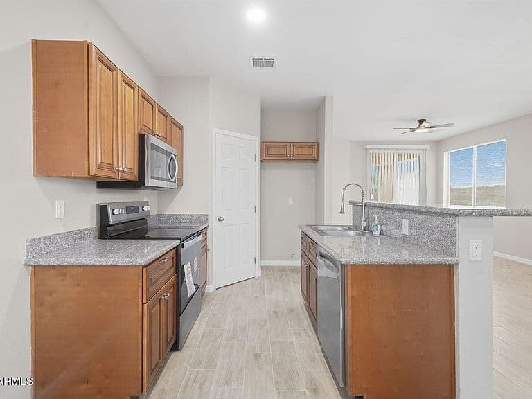 6537 S 15TH Drive photo 5
