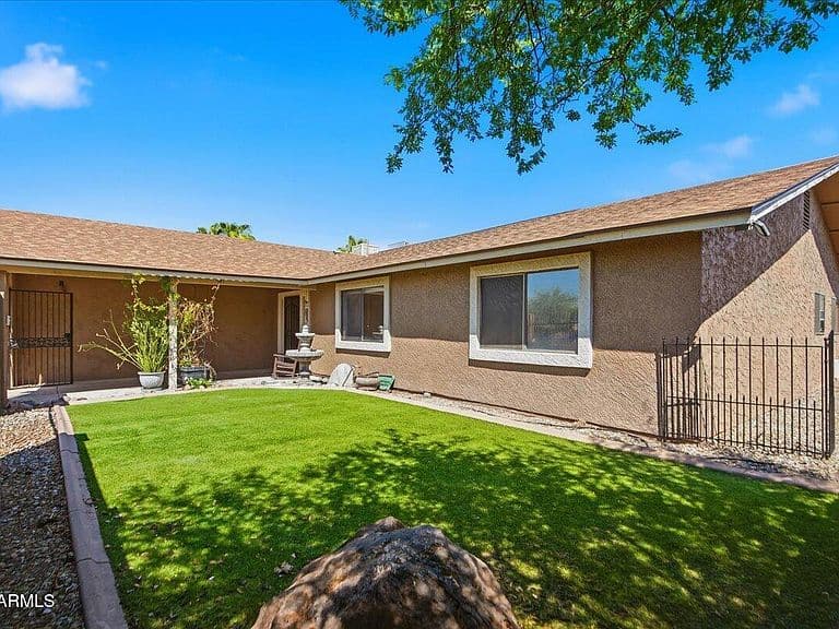 686 W 22ND Avenue photo 1