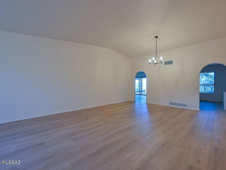 416 Rio Rico Dr photo 5