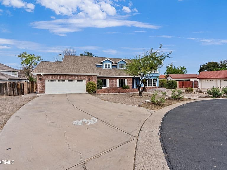936 S LINDA Circle photo 4