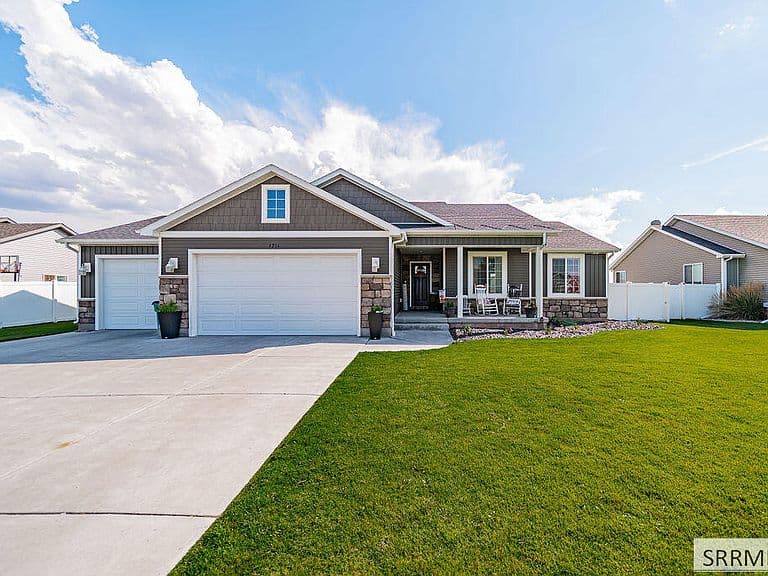4216 E Vision Dr photo 1