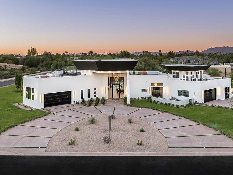 8402 E CACTUS WREN Road photo 1