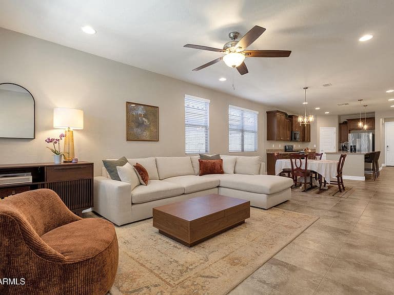 2917 W LAREDO Lane photo 4