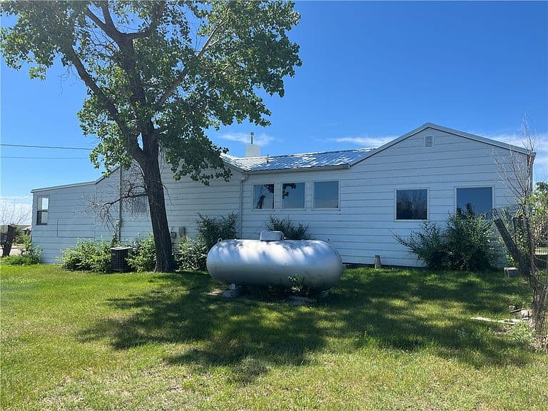 1306 B Ave photo 5