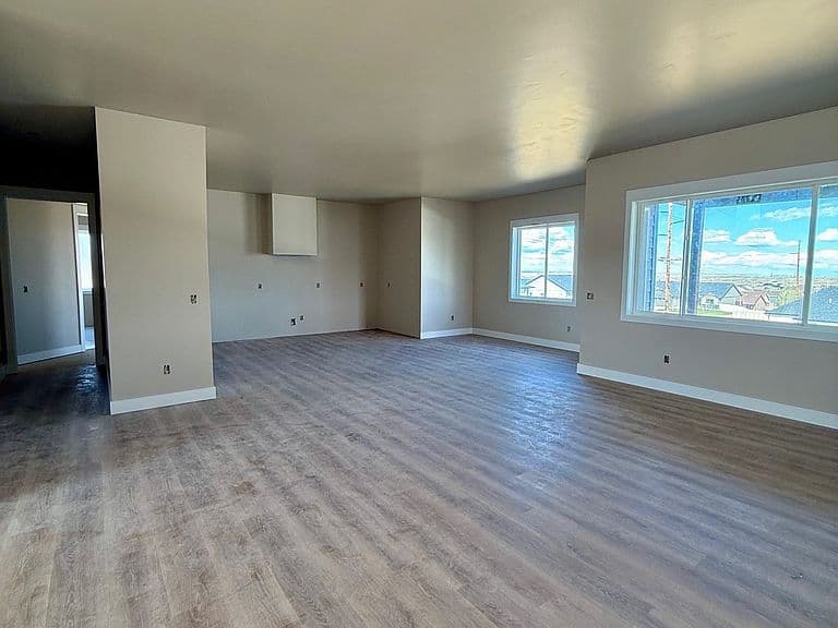 2745 Berkshire Way photo 2