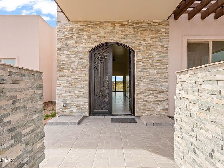 17021 E Lowden Rd photo 2