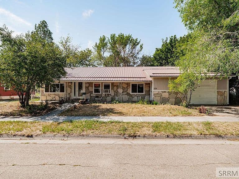 374 3rd St photo 1